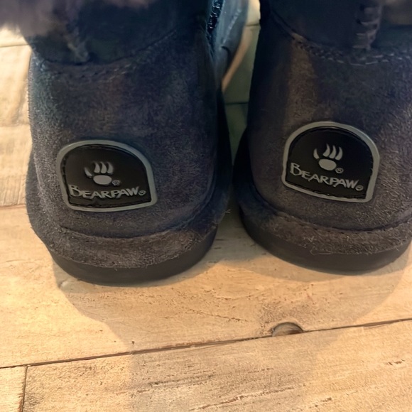 Gray Abby sheep skin Bearpaws  like new!us sz9 I wear 81/2 fit me - Picture 4 of 12